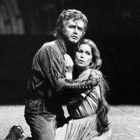 Julia Varady fête ses 80 ans ! Elle interprétait ici le rôle Sieglinde avec le ténor Peter Hofmann