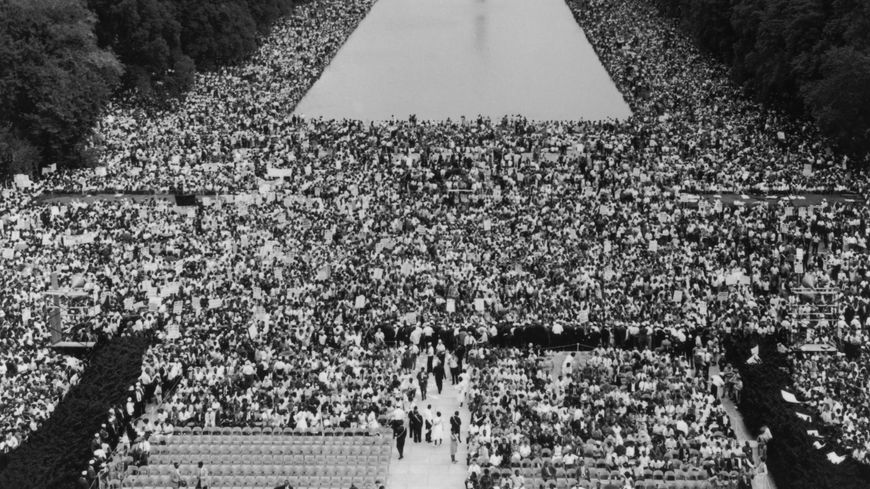 La marche pour l'emploi et la liberté du 28 aout 1963 débuta au Washington Monument et se termina au Lincoln Memorial
