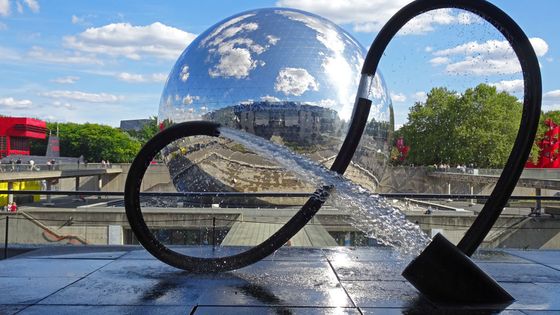 La Géode à la Cité des Sciences et de l'Industrie, où Louis Dandrel installe La Clepsydre sonore ©Getty - Lily FRANEY / Gamma-Rapho