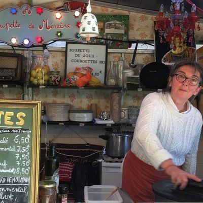 Delphine dans sa guinguette "La Soupette de Mémère" à Savonnières.