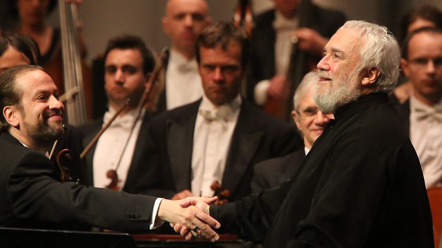 Gianluigi Gelmetti à droite, lors d'un concert organisé par l’association des Amis de l’Orchestre Philharmonique de Monte-Carlo.