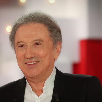 L'animateur Michel Drucker sur le plateau de son émission "Vivement Dimanche" sur France 2, le 24 mars 2021.