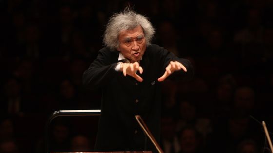 Seiji Ozawa dirige l'Orchestre international Saito Kinen dans la Symphonie nº 1 de Brahms au Carnegie Hall au 2010 ©Getty - Hiroyuki Ito