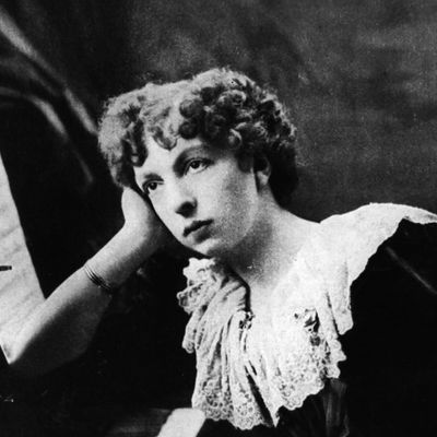 Cecile Louise Stephanie Chaminade (1857 - 1944), pianiste et compositrice.