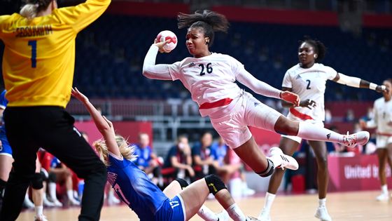 Pauletta Foppa, originaire d'Amilly dans le Loiret, signe une magnifique performance face aux russes, en finale de handball aux JO de Tokyo.