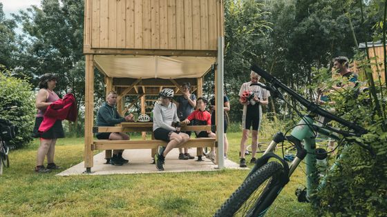 Dans ce camping adapté à la Loire en Vélo, les cyclistes viennent se reposer après de longues journées à pédaler.