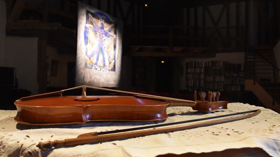 Léonard de Vinci jouait de la lyre à bras et improvisait dessus, - Flore Caron