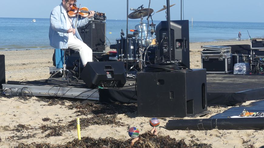 Des maracas qui bougent toutes seules ?