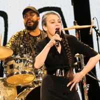 La chanteuse et multi-instrumentiste de rock Catherine Ringer se produit lors des 33e Victoires de la Musique 2018 à La Seine Musicale le 9 février 2018.