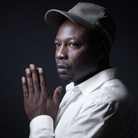Portrait du rappeur Claude M'Barali alias MC Solaar à Paris le 15 septembre 2021.