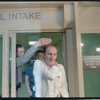 21/03/1989, Randall Dale Adams sort de la prison du comté de Dallas après avoir passé 12 ans en prison.
