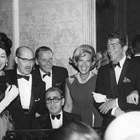 1963, Beverly Hilton Hotel : Irving Berlin, George Jessel, Rosalind Russell, Groucho Marx, Frank Sinatra, Dinah Shore, Dean Martin & Danny Kaye.