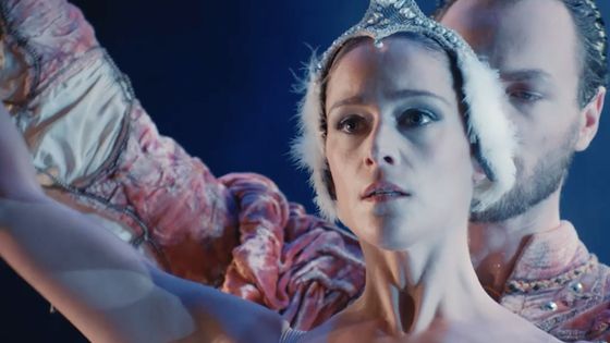 Ariane Labed incarne Zoé Monin, une danseuse étoile qui va devoir se battre pour éviter son licenciement - L'Opéra/OCS