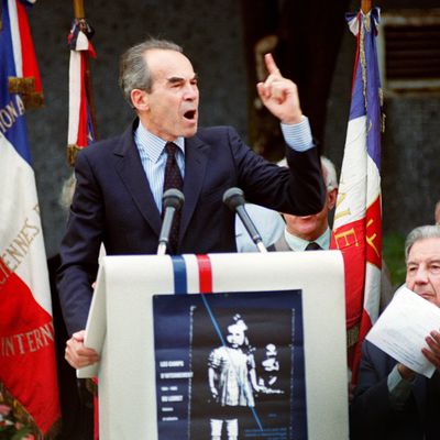 Robert Badinter, répondant aux invectives contre François Mitterrand, lors de la commémoration du 50ème anniversaire de la rafle du Vel D'Hiv, le 16 Juillet 1992.