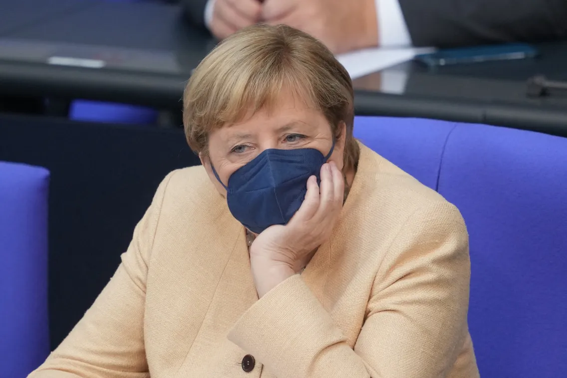 https://cdn.radiofrance.fr/s3/cruiser-production/2021/09/69ca7faf-0d46-42fd-9238-604c360d3e99/1136_merkel-allemagne-elections-bundestag-laschet-scholz.webp