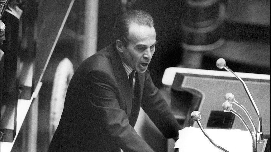 Robert Badinter, ministre de la Justice, le 17 septembre 1981 à l'Assemblée Nationale, défendant son projet de loi sur l'abolition de la peine de mort