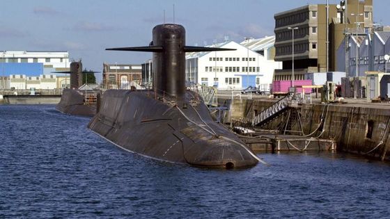 "Le Tonnant" (au premier plan) et "le Foudroyant", deux sous-marins nucléaires français lanceurs d'engins. (Photo d'illustration) - MYCHELE DANIAU / AFP