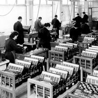 L'usine d'accordéons de Castelfidardo en Italy (1965)