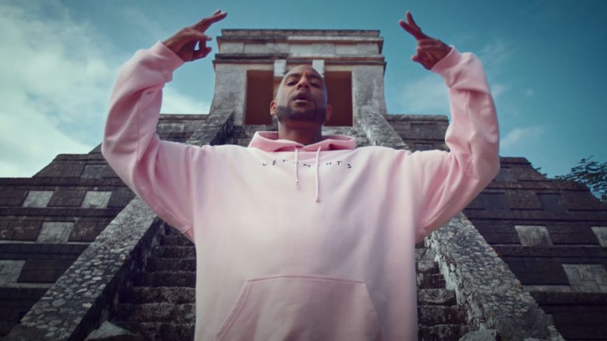 Booba dans le clip "Mona Lisa" - (réal du clip : Steeve Mad, AniBeatz et Booba)