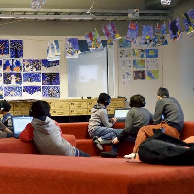 Une salle de classe dans l'école primaire de Kalasatama, à Helsinki (Finlande) le 20 mars 2018