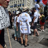 Journée nationale de protestation contre la vaccination Covid-19 obligatoire pour certains travailleurs et le passe sanitaire, à Marseille, le 14 août 2021