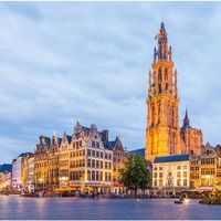 Place du marché et Eglise Notre-Dame à Anvers dans les Flandres belges.