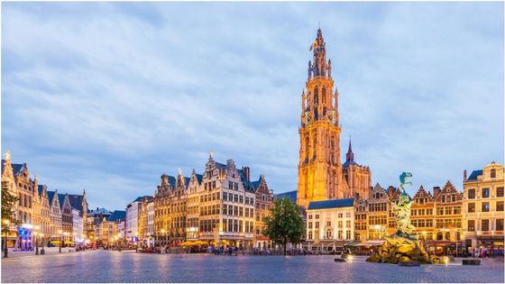 Place du marché et Eglise Notre-Dame à Anvers dans les Flandres belges. ©Getty - Westend61