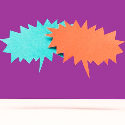 Deux bulles de discussion qui se confrontent