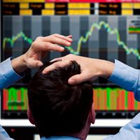 Un trader voyant les actions chuter sur son écran