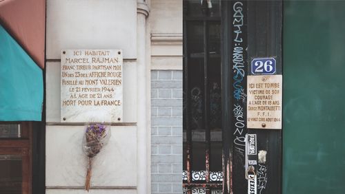 Traces d’histoire dans la ville 4/4 : Les plaques dans la ville, la mémoire au coin de la rue