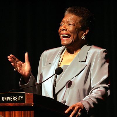Boston (Massachusetts), le 21 juillet 2005 : Maya Angelou, invitée de la Northeastern University, s'adresse aux étudiants dans le Blackman Auditorium