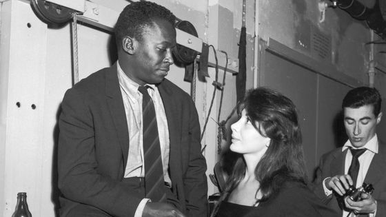 Juliette Greco (1927-2020) et Miles Davis (1926-1991) à Paris dans un club à Saint-Germain des Près, 1958 ©Getty - Gamma-Rapho