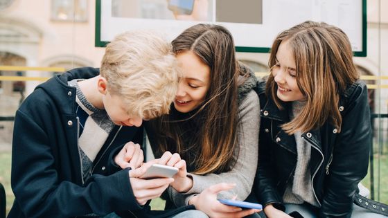 Un enfant de onze ans sur deux est déjà présent sur les réseaux sociaux, selon l'association Génération Numérique. ©Getty - Maskot