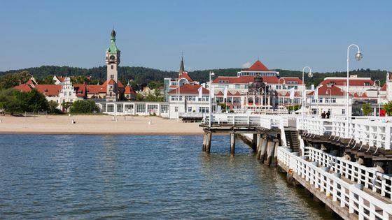 La plage et le pier de la ville de Sopot en Poméranie sur la Mer Baltique, Pologne ©Getty - Westend61