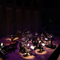 L'Ensemble intercontemporain dirigé par Pierre Bleuse dans des compositions de Liza Lim et de James Dillon au Festival d'Automne à Paris