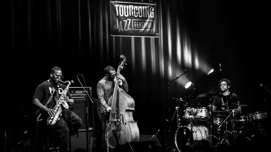 Makaya McCraven Trio sur la scène du Tourcoing Jazz Festival le 15 octobre 2021 ©Radio France - David Abécassis