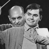 Georg Solti enseigne la direction au compositeur Malcolm Binney dans le cadre d'un atelier de direction d'orchestre diffusé sur la BBC le 30 janvier 1966