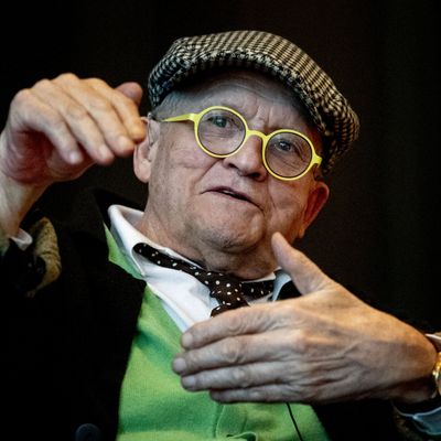 Le peintre David Hockney en conférence de presse au musée Van Gogh, à Amsterdam, le 27 février 2019.