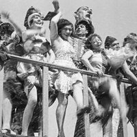 "A propos de Nice" est le premier long métrage de Jean Vigo, un documentaire poétique réalisé avec Boris Kaufman en 1930