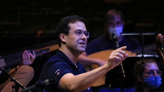 Le claveciniste et chef d'orchestre Leonardo Garcia Alarcon photographié en décembre 2021 - Gilles Abegg