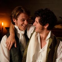 Les acteurs Benjamin Voisin et Vincent Lacoste dans "Illusions Perdues" de Xavier Giannoli (2021)