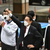 Le premier ministre japonais Fumio Kishida le 27 octobre lors d'un meeting de son parti le PLD pour les élections législatives de ce dimanche.