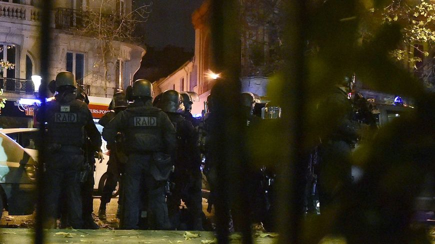 Les hommes du RAID le 13 novembre 2015 à proximité du Bataclan.