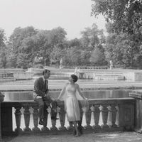 Dans "L'année dernière à Marienbad", le cinéaste Alain Resnais transforme le temps en espace...