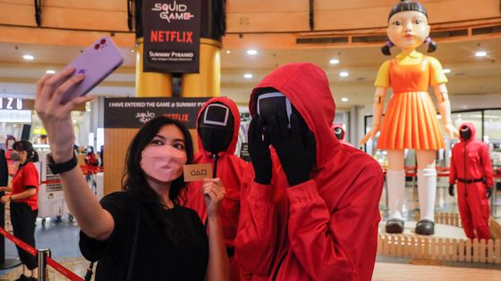 Le succès historique de la série Squid Game, série la plus regardée de la plateforme de streaming Netflix, offre une belle visibilité à la Corée du Sud ©Maxppp - FAZRY ISMAIL/EPA/Newscom
