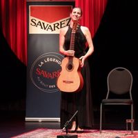 Sponsorisée par Savarez, Ingrid Riollot, joue sur une guitare classique Smallman & Sons