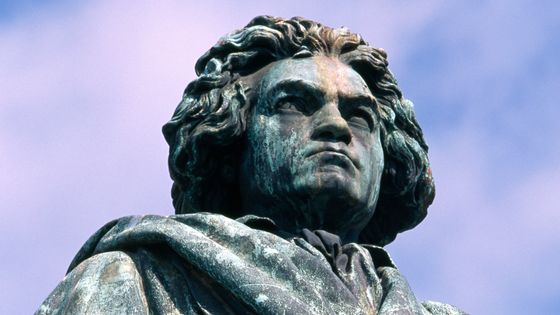 La statue de Ludwig van Beethoven du sculpteur allemand Ernst Julius Hähnel sur la Münsterplatz à Bonn ©Getty - The Image Bank