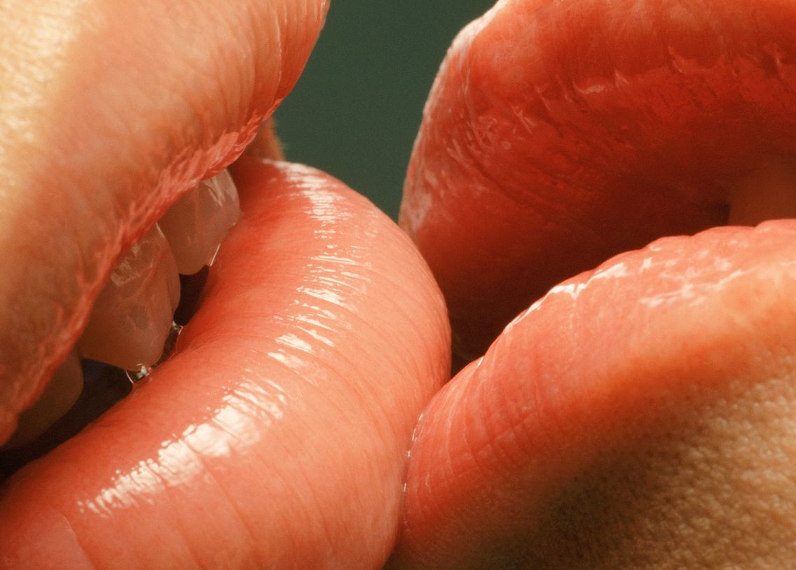 Avant D Etre Affectif Et Amoureux Le Baiser Etait Politique