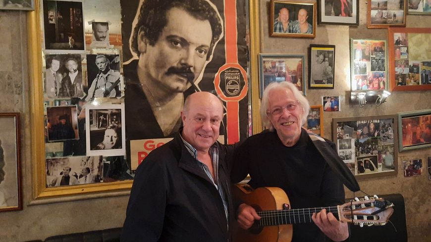 Joël Favreau et Jean-Louis Walczak, patron du bistrot "Chez Walczak", où Brassens avait ses habitudes