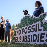 Le 29 juin 2021, une manifestation près du Capitole demande expressément aux membres du Congrès américain d'arrêter le financement des énergies fossiles